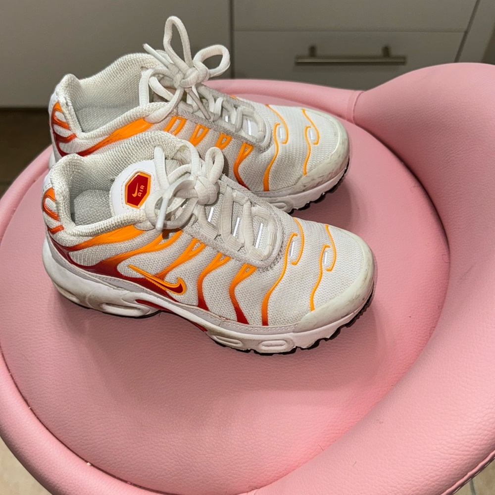 Nike Air size 11 kids. Gently worn